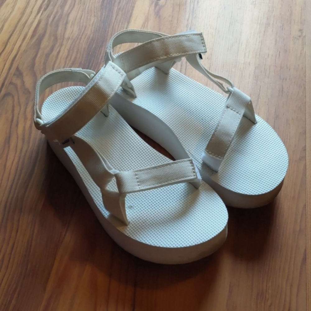 Teva flatforms (white)
